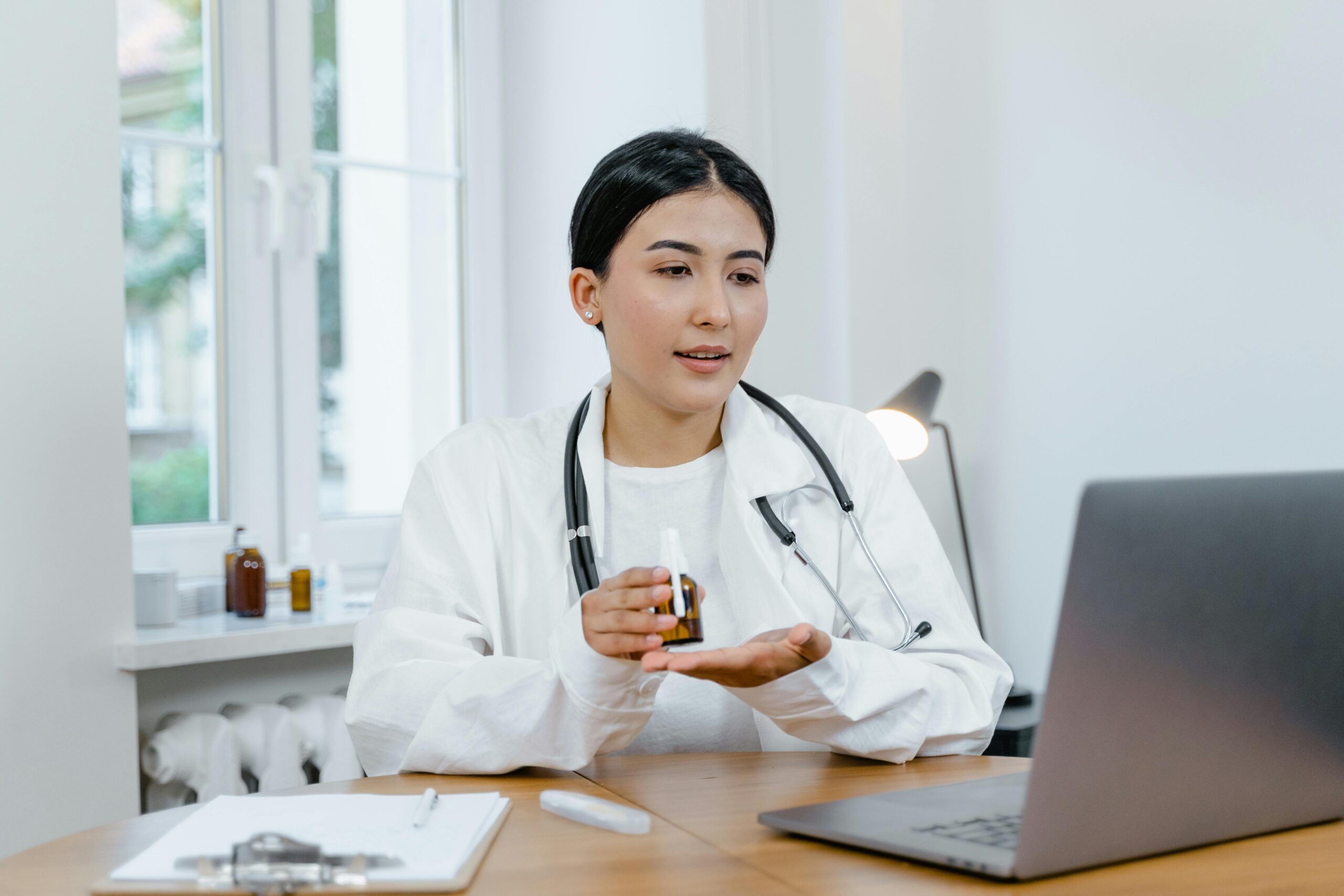 EzShifa: Pioneering Digital Healthcare Solutions 2 pexels tima miroshnichenko 8376235